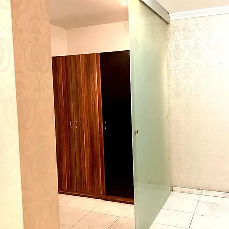 Guest With Living Room, Dining And Kitchen Next To Center דירה סופיה