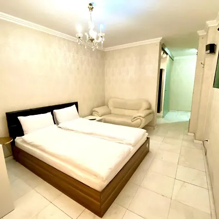 דירה Guest With Living Room, Dining And Kitchen Next To Center *