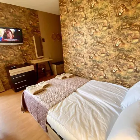 Apartment Guest With Living Room, Dining And Kitchen Next To Center Sofia
