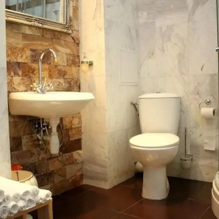 דירה Guest With Living Room, Dining And Kitchen Next To Center