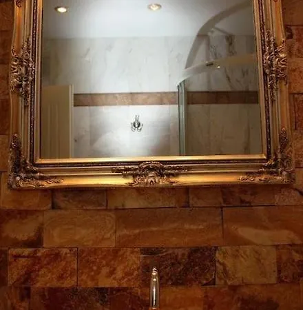 Guest With Living Room, Dining And Kitchen Next To Center דירה סופיה