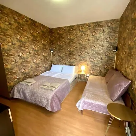 Guest With Living Room, Dining And Kitchen Next To Center * סופיה