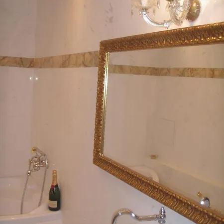 דירה Guest With Living Room, Dining And Kitchen Next To Center סופיה