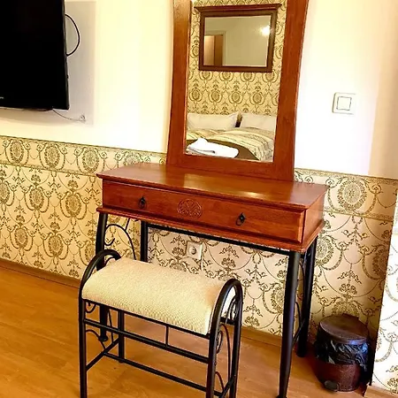 Guest With Living Room, Dining And Kitchen Next To Center דירה סופיה