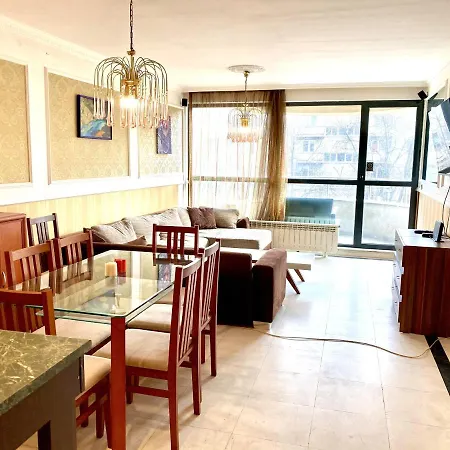 Guest With Living Room, Dining And Kitchen Next To Center * סופיה