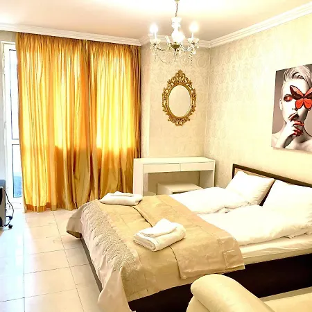 Guest With Living Room, Dining And Kitchen Next To Center Apartment Sofia