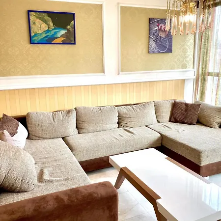 דירה Guest With Living Room, Dining And Kitchen Next To Center