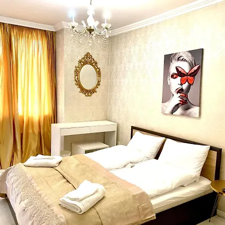 Guest With Living Room, Dining And Kitchen Next To Center Sofia