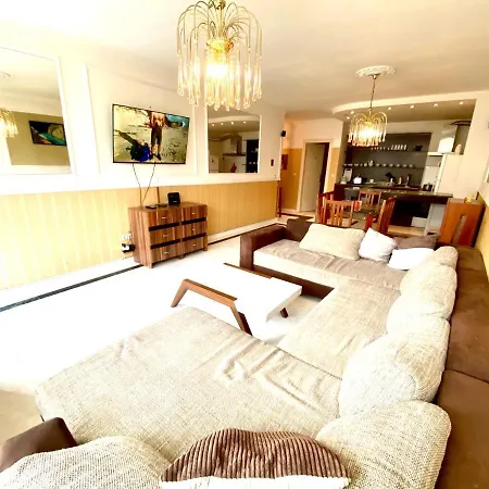 דירה Guest With Living Room, Dining And Kitchen Next To Center *
