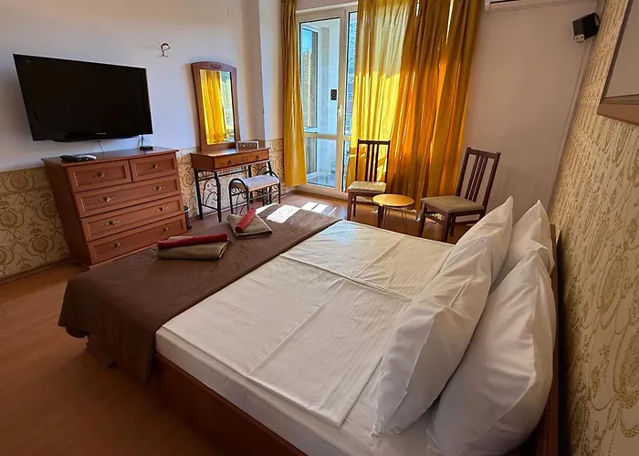 Apartmán Guest With Living Room, Dining And Kitchen Next To Center